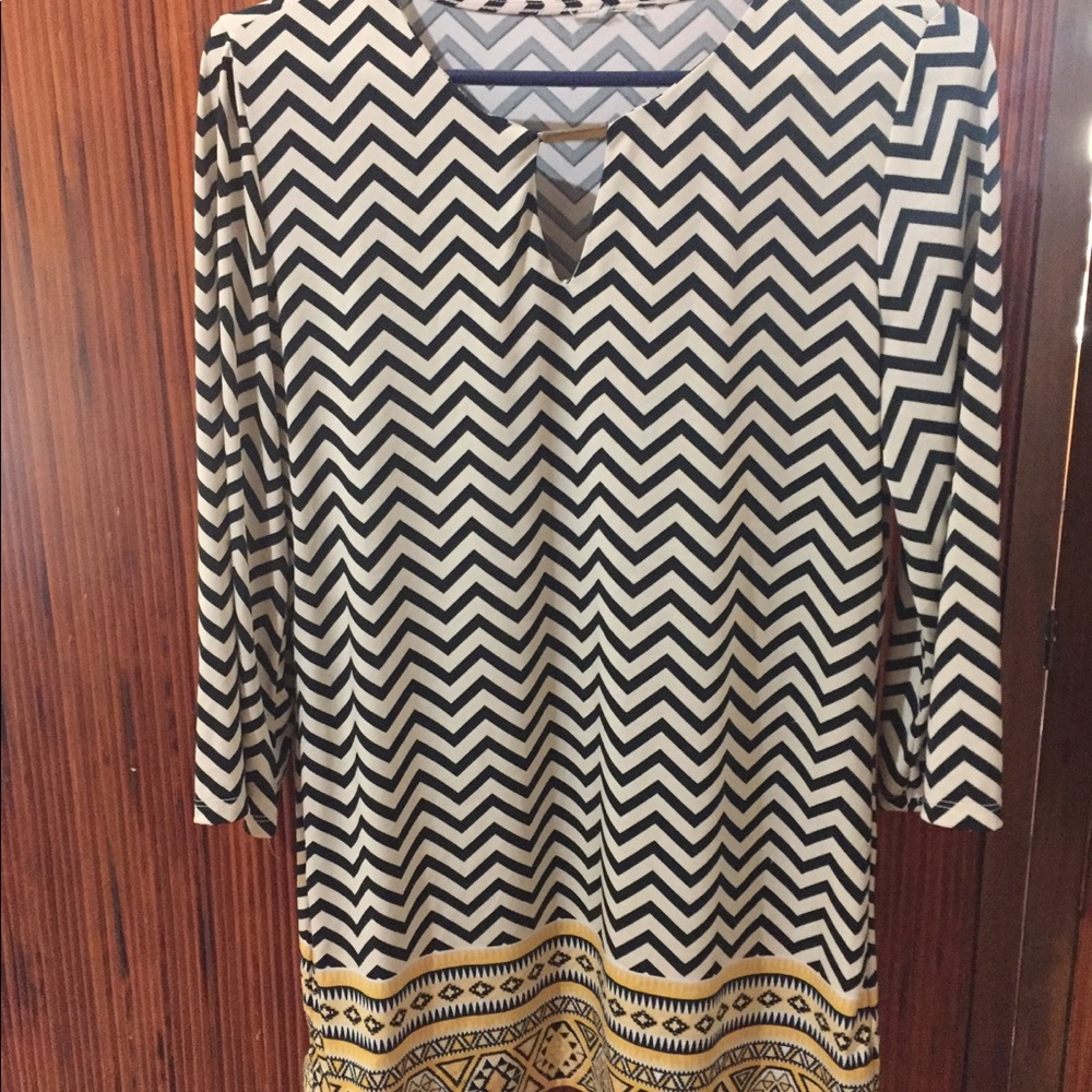 Comfy 3/4 sleeve top for leggings.